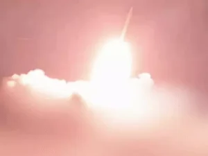 US Iran Tensions: अमेरिका-ईरान में फिर टकराव, 20 मिसाइलें दागीं