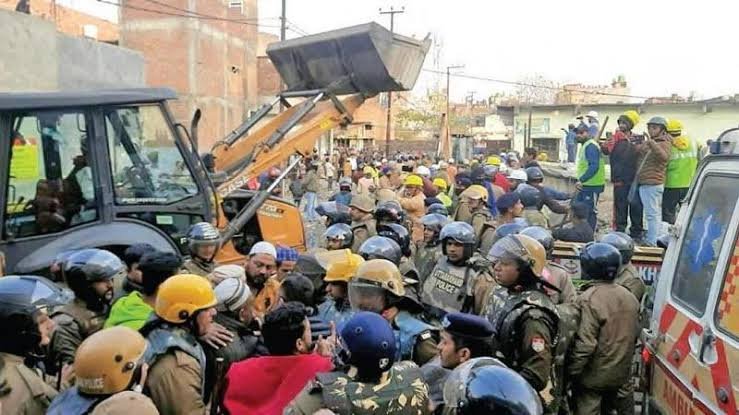 Ujjain Shahi Masjid: उज्जैन में प्रदर्शन के दौरान पुलिस पर पथराव