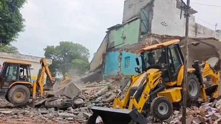 मस्जिद के मलबे में मिला कुआं, सियासत तेज