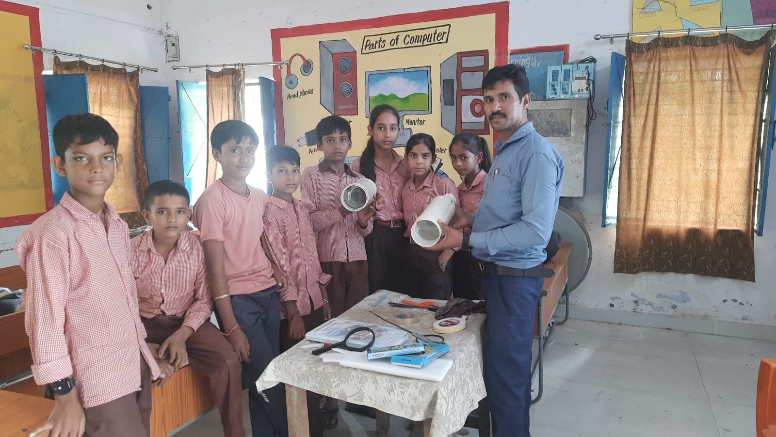 Aligarh News: अलीगढ़ के कम्पोजिट विद्यालय में बच्चों ने बनाया टेलीस्कोप