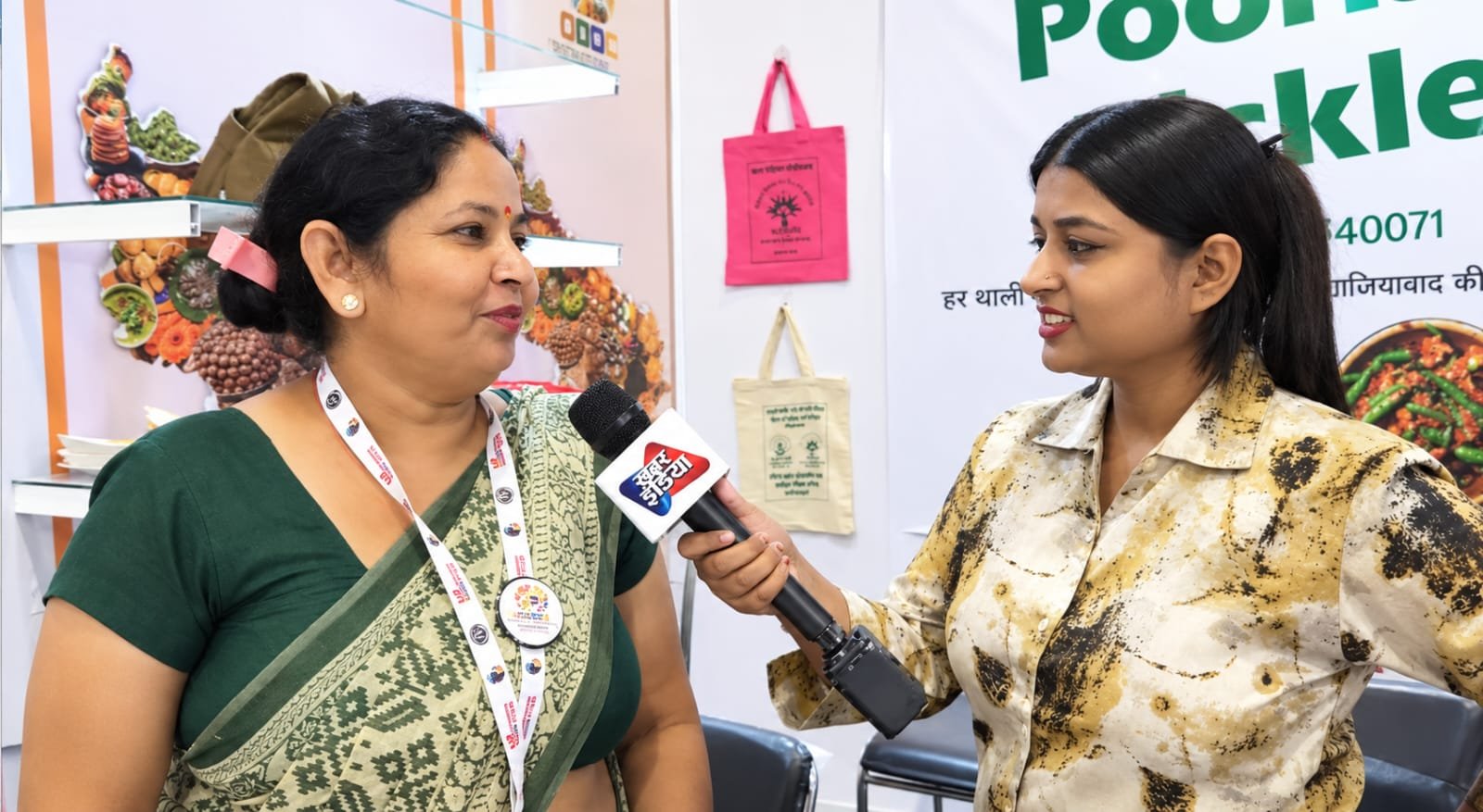 हाथों से तैयार अचार लेकर पहुंची महिला उद्यमी से संवाददाता कोमल माथुर ने जाना अनुभव