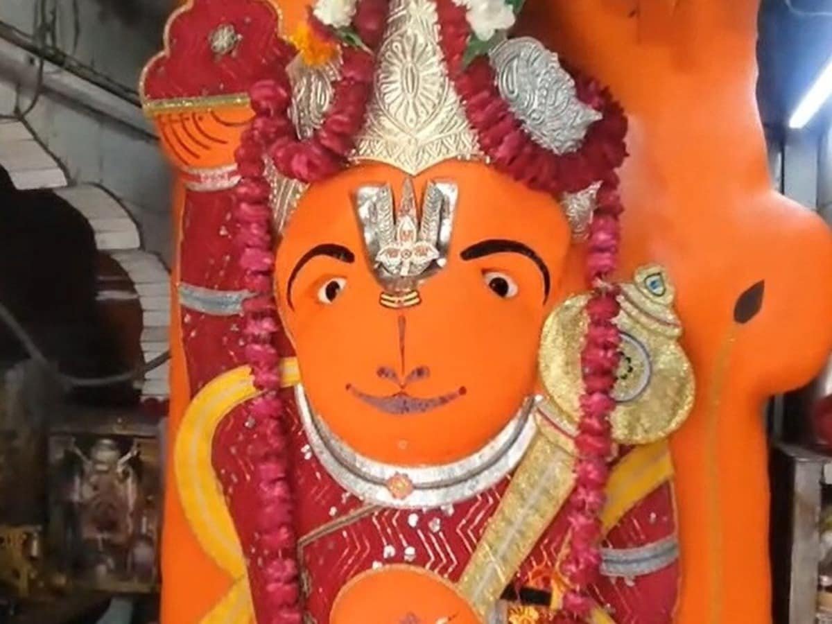 Ujjain: हनुमान मूर्ति हिल नहीं पाई, 40 घंटे तक लगी रही जेसीबी मशीनें