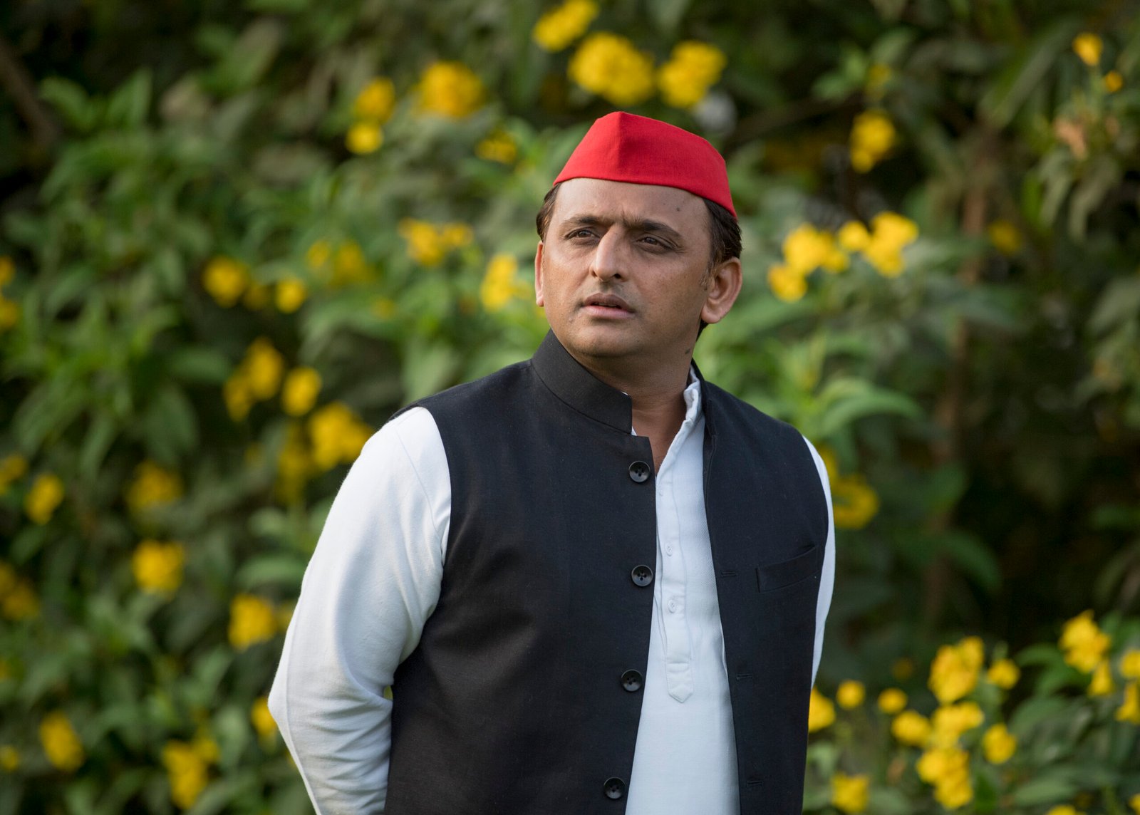 Politics: मथुरा के मुद्दे पर बुरी तरह फंस गये अखिलेश यादव, योगी की हो रही जय-जयकार