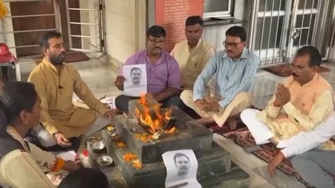 Politics: राहुल गांधी के लिए 'बुद्धि शुद्धि' यज्ञ’, क्यों थम नहीं पा रहा शुद्धिकरण विवाद ?