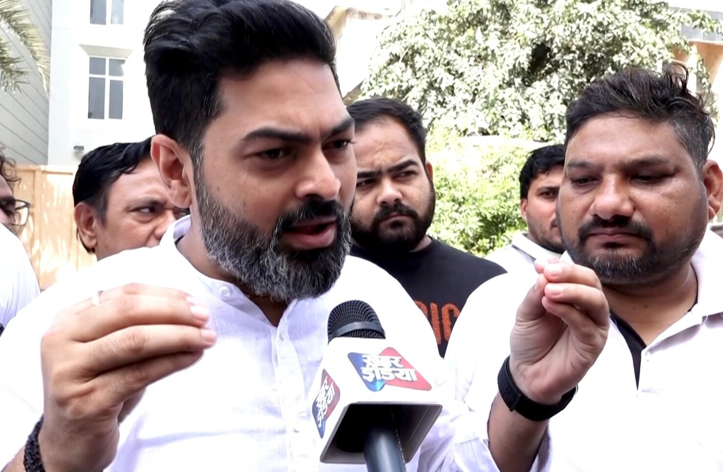 Ground Report: दिल्ली में प्रदर्शनकारियों पर पुलिस की कार्रवाई