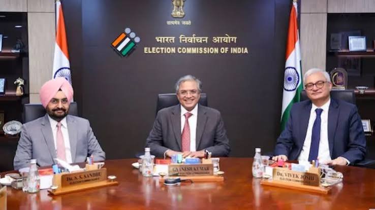 चुनाव आयोग में कामकाज के बंटवारे पर विवाद