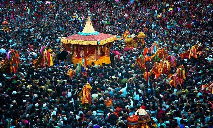कुल्लू दशहरा 2026: पर्यटन और राजनीति का संगम