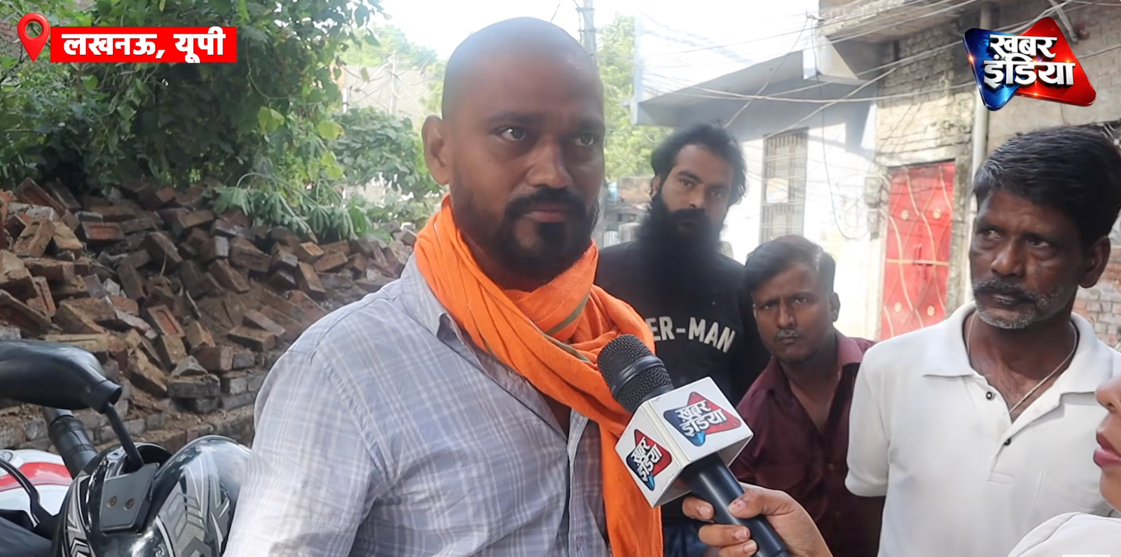 लखनऊ में तीन हत्याएं, आरोपी के घर पर कार्रवाई