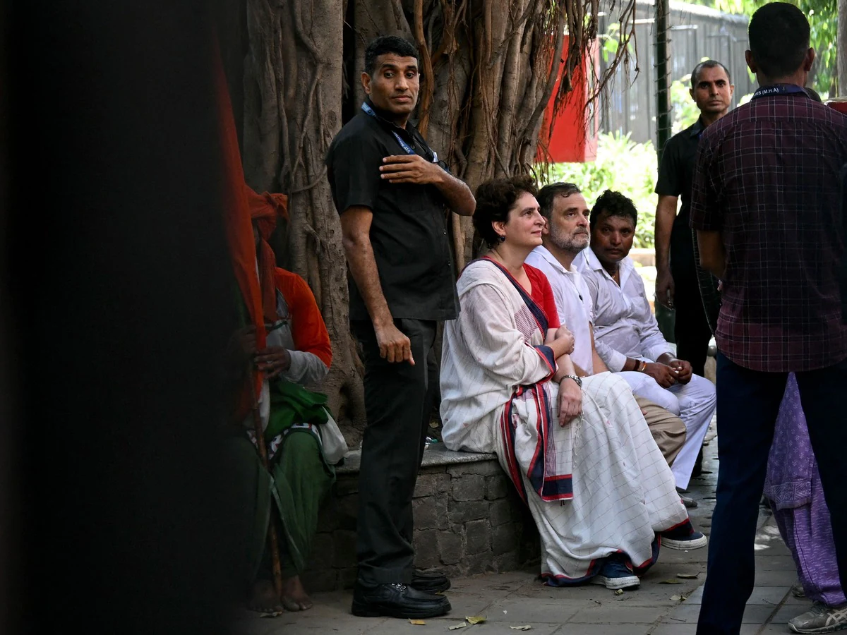विपक्ष ने चुनाव आयोग तक निकाला मार्च