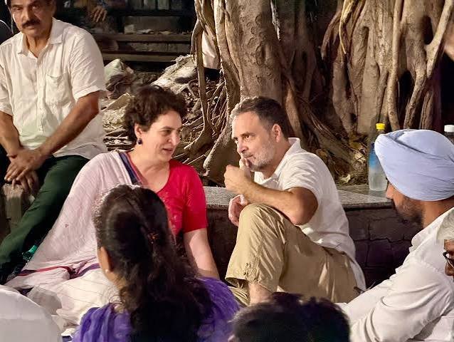 Delhi Protest: राहुल-प्रियंका पर दर्ज हुई FIR