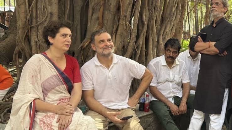 Delhi Protest: राहुल-प्रियंका पर दर्ज हुई FIR