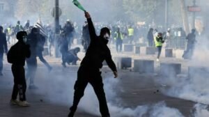 France Protests: फ्रांस में छात्र आंदोलन से बढ़ा तनाव, जानें वजह