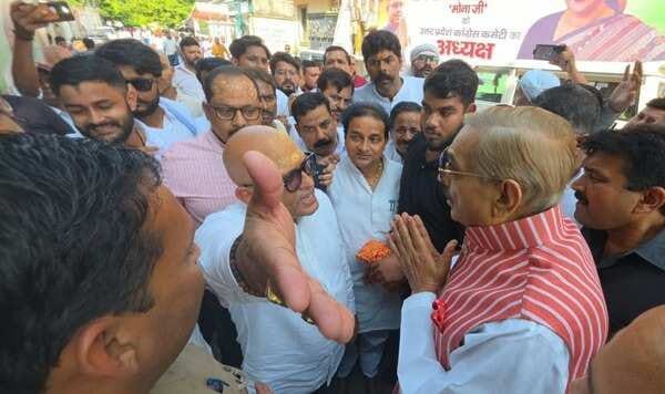 अजय राय और आराधना मिश्रा ‘मोना’ के समर्थकों के बीच शपथ ग्रहण समारोह के दौरान भिड़ंत
