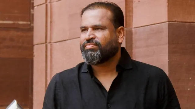 यूसुफ पठान को सरकारी जमीन देने पर सवाल