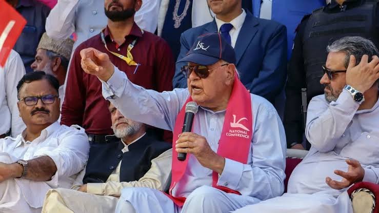 Farooq Abdullah: फारूक अब्दुल्ला के पाकिस्तान वाले बयान से माहौल गर्म