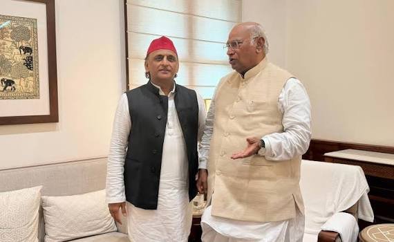 Opinion: मल्लिकार्जुन खड़गे से लेकर अखिेलेश यादव तक, विकास के बजाय विवाद पर बहस क्यों हो? 