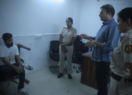 झूठ के पैर नहीं होते; अभिजीत दीपके, दिल्ली पुलिस और वीडियो