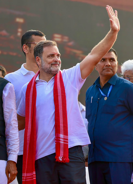 Opinion: कांग्रेस में 'SIR' पर उभरे मतभेद, मंत्री सतीश जारकीहोली की बात मानें या राहुल गांधी की?